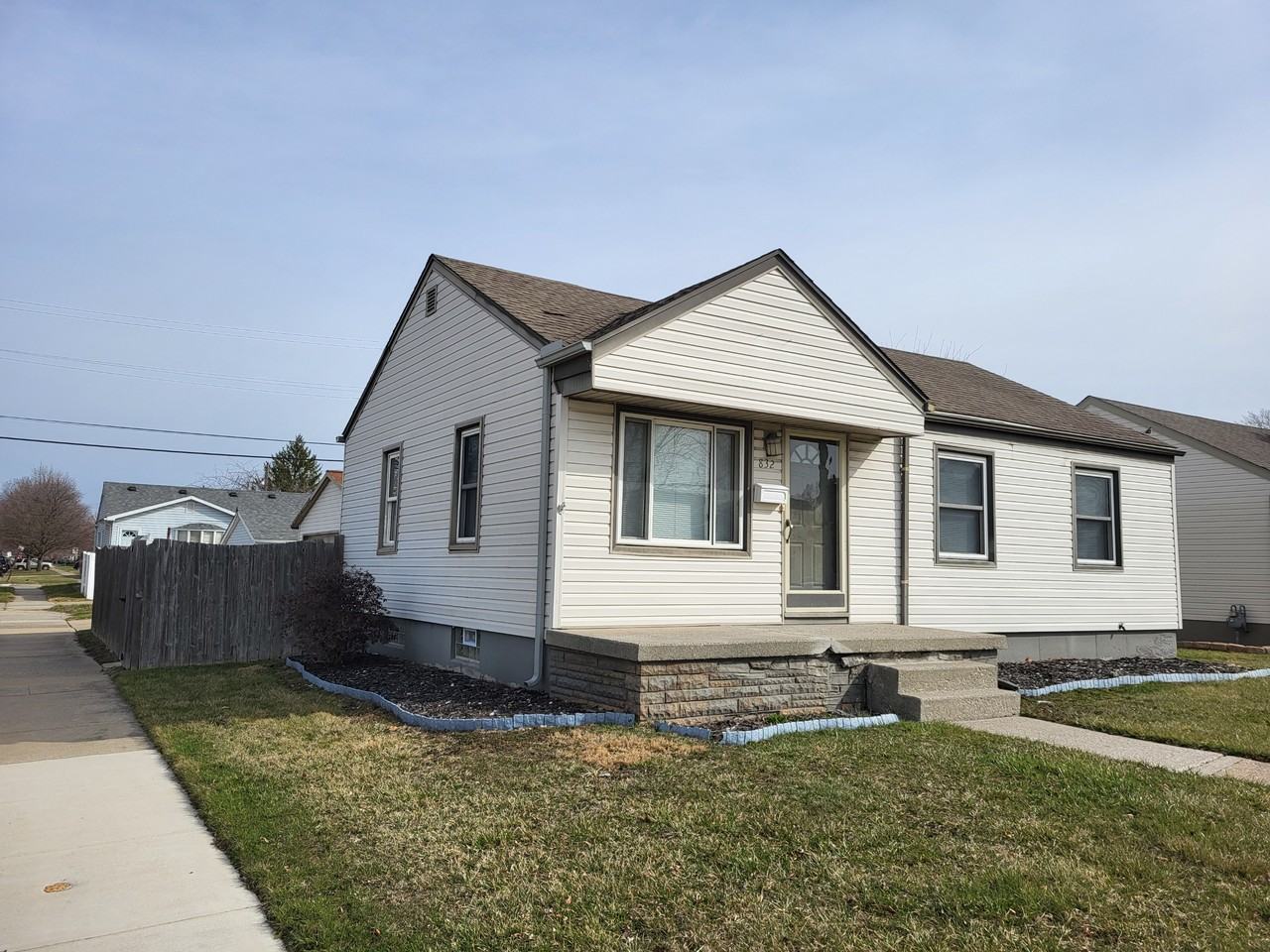 832 Hudson St - Photo 2 of 20