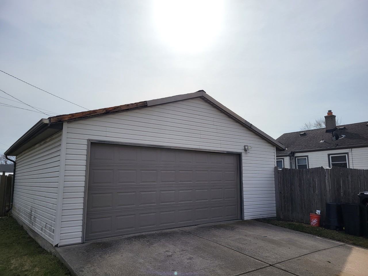 832 Hudson St - Photo 3 of 20