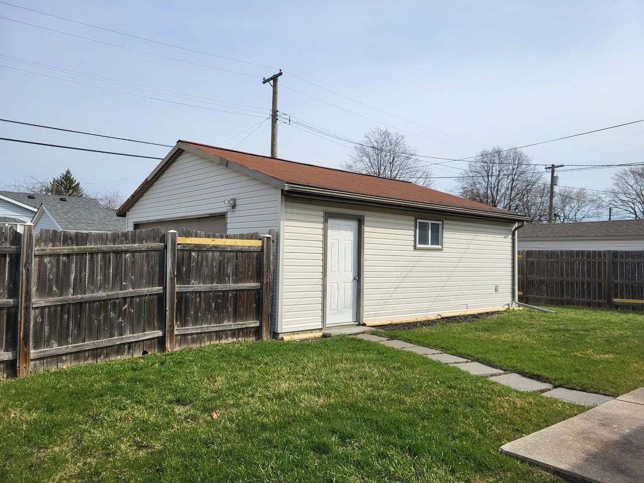 832 Hudson St - Photo 4 of 20