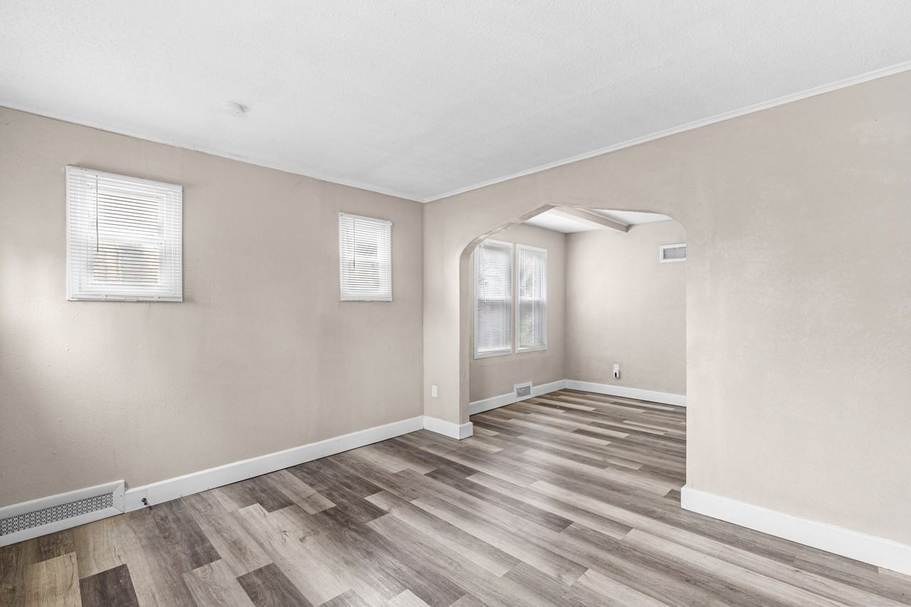 9835 Jeffrey Dr - Photo 4 of 24