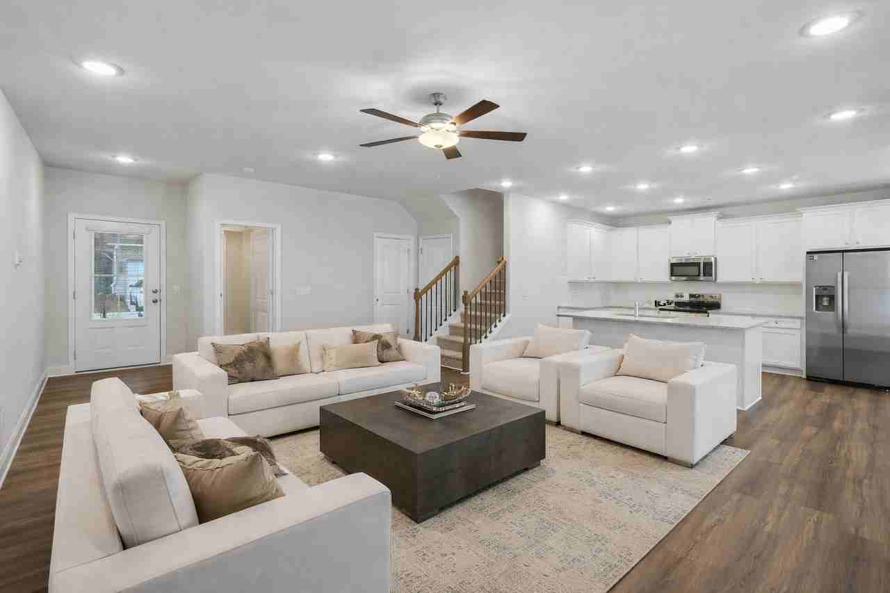 2260 Chant St - Photo 3 of 50