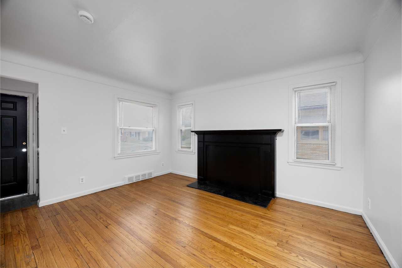 15344 Stout St - Photo 3 of 19