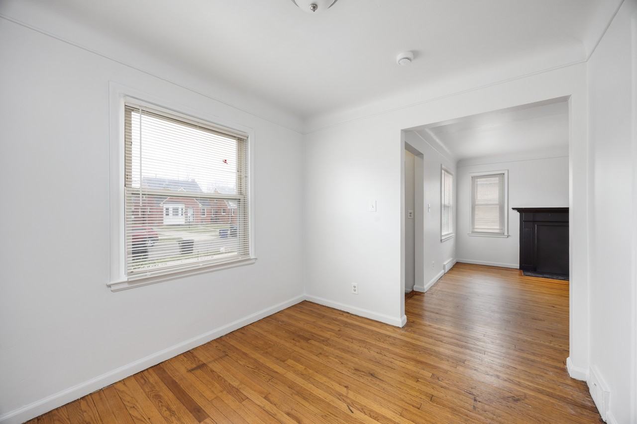 15344 Stout St - Photo 5 of 19