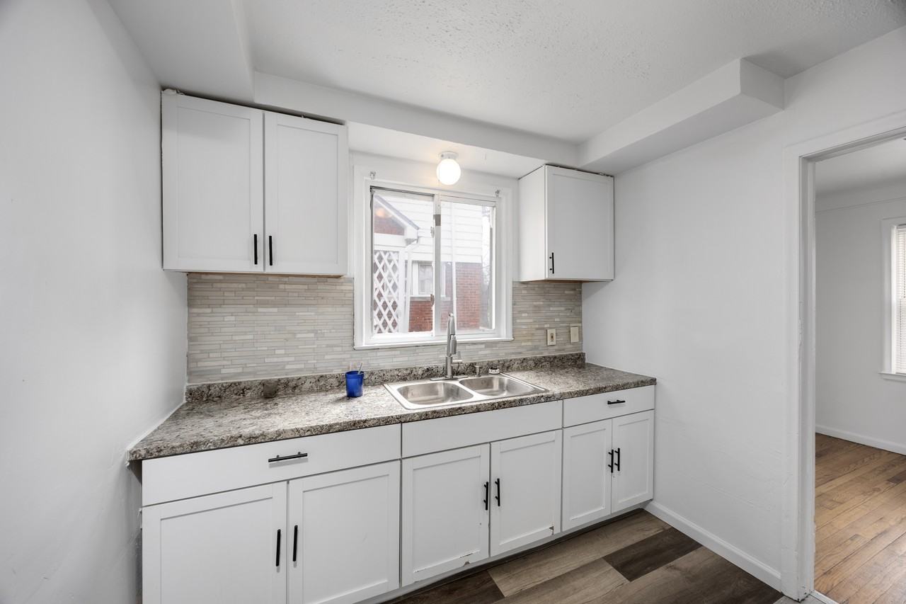 15344 Stout St - Photo 6 of 19