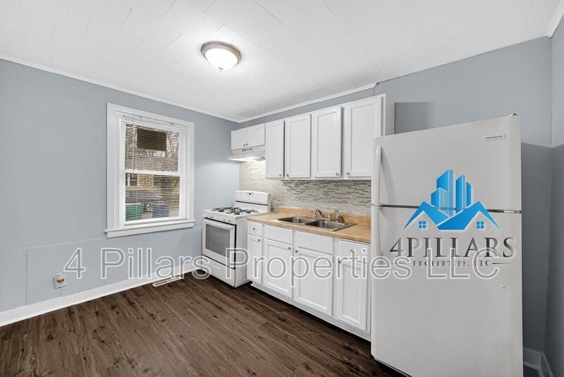 1404 Federal Ave - Photo 3 of 23