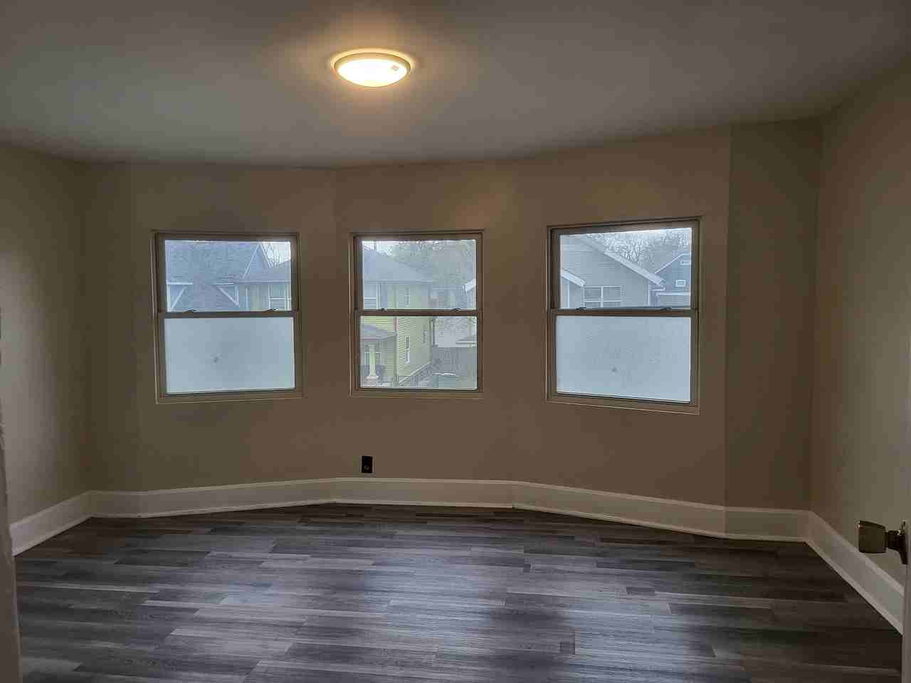 3128 Broadway St #NA - Photo 3 of 10