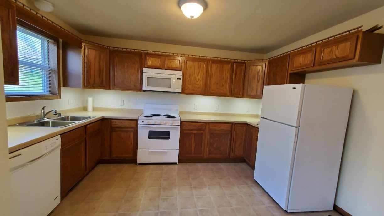 2425 Parkfield Dr - Photo 5 of 22