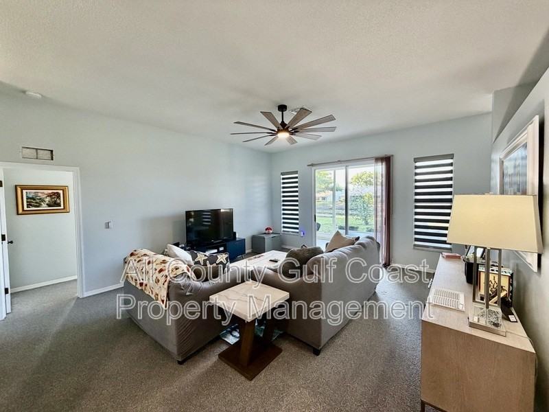 572 Catalina Isles Cir - Photo 2 of 21