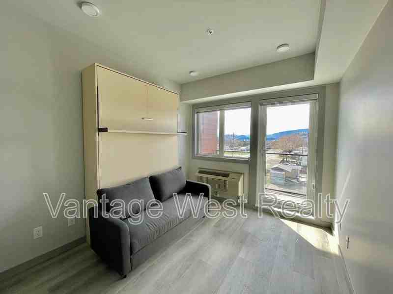 317 Dougall Rd N - Photo 4 of 17