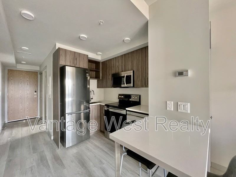 317 Dougall Rd N - Photo 6 of 17