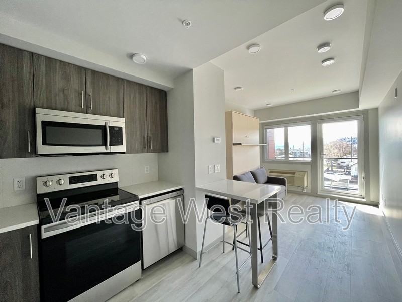 317 Dougall Rd N - Photo 7 of 17