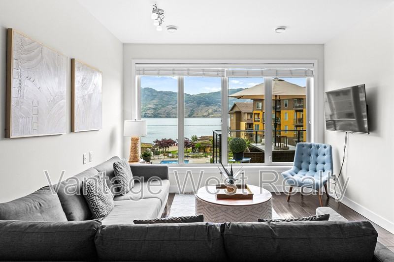 4098 Pritchard Dr N - Photo 2 of 44