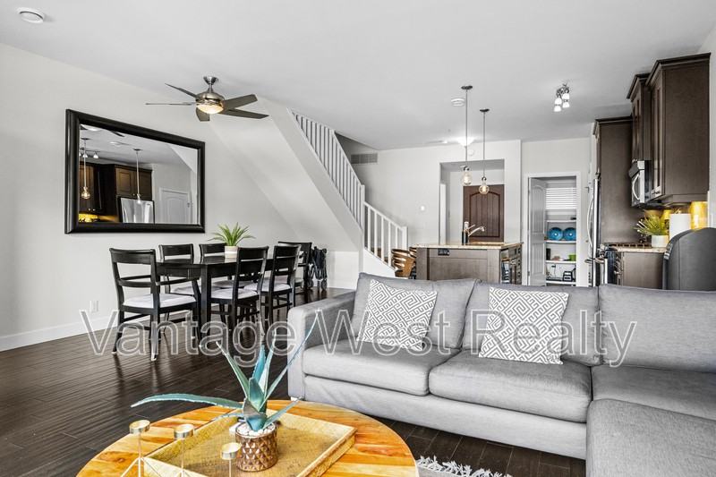 4098 Pritchard Dr N - Photo 6 of 44