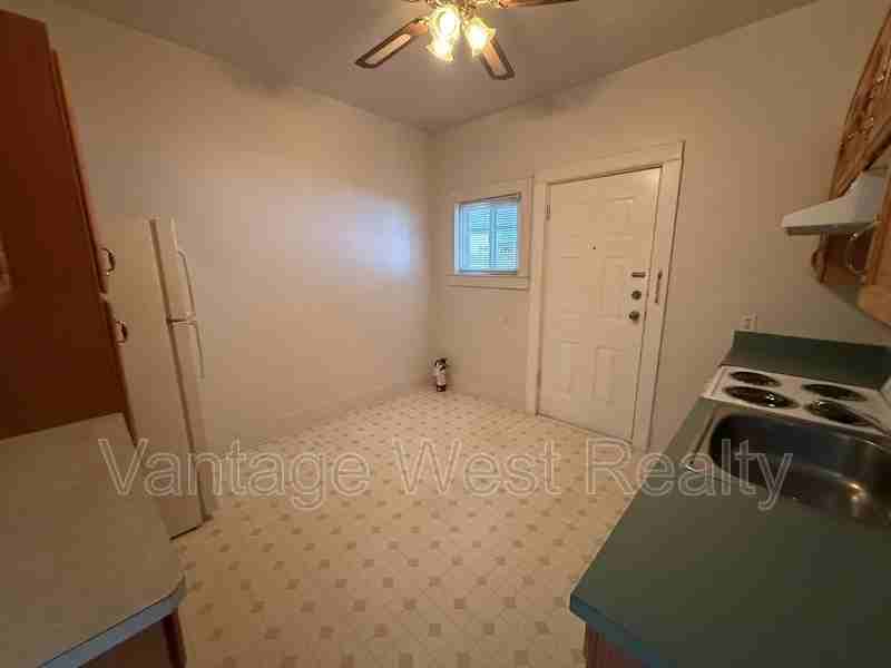 102 Winnipeg St - Photo 3 of 7