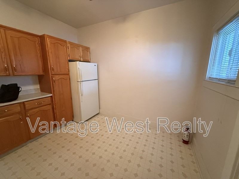 102 Winnipeg St - Photo 6 of 7