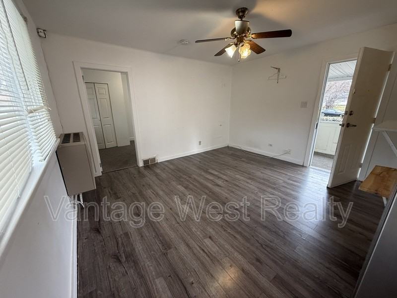103 Winnipeg St - Photo 2 of 8