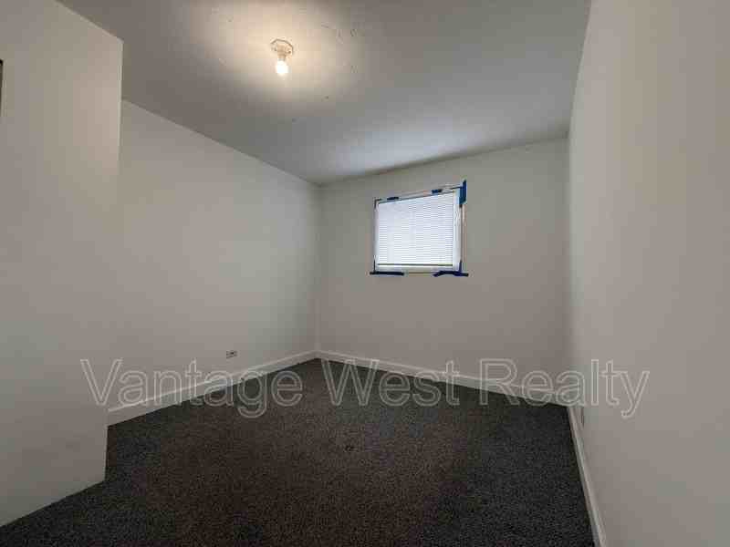 103 Winnipeg St - Photo 3 of 8