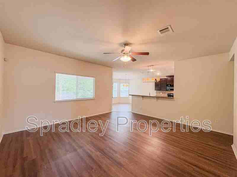 1315 Starlight Dr - Photo 2 of 13