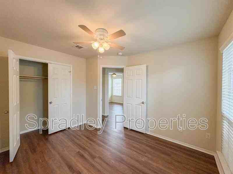 1315 Starlight Dr - Photo 6 of 13