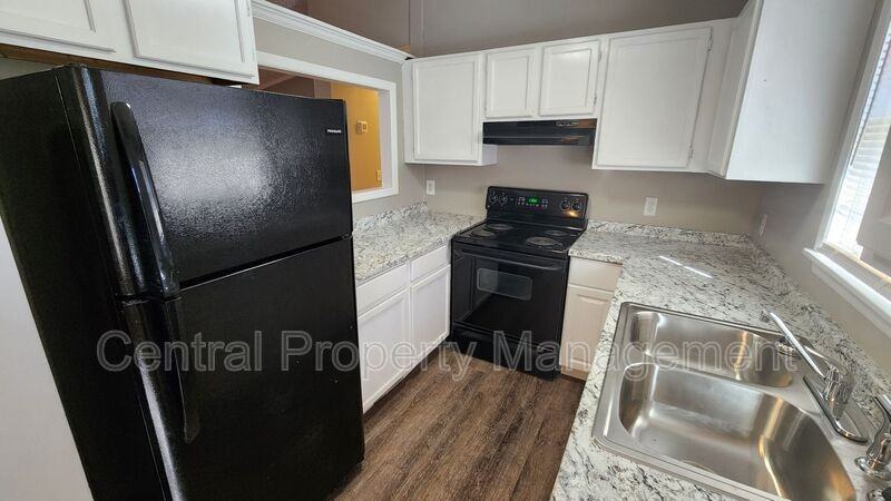 300 Florence Dr - Photo 5 of 19