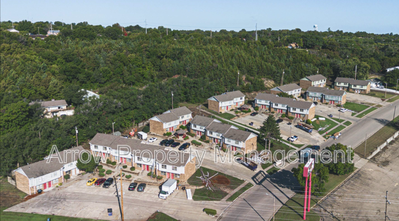 1320 S Jackson St - Photo 2 of 14