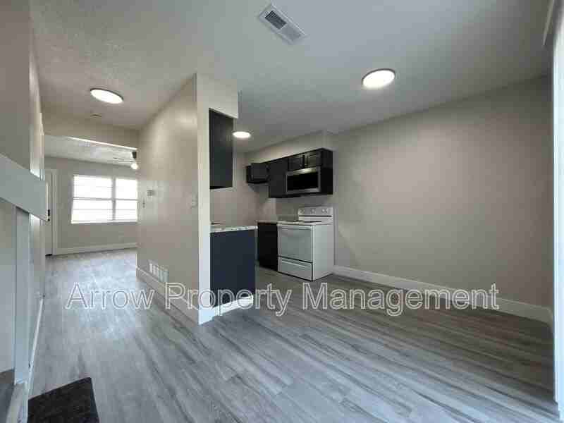 1320 S Jackson St - Photo 4 of 14