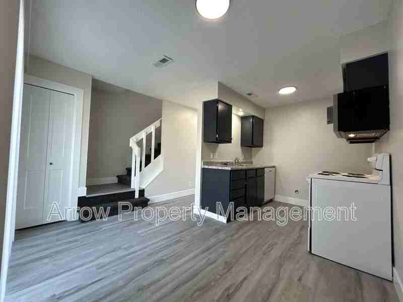 1320 S Jackson St - Photo 5 of 14