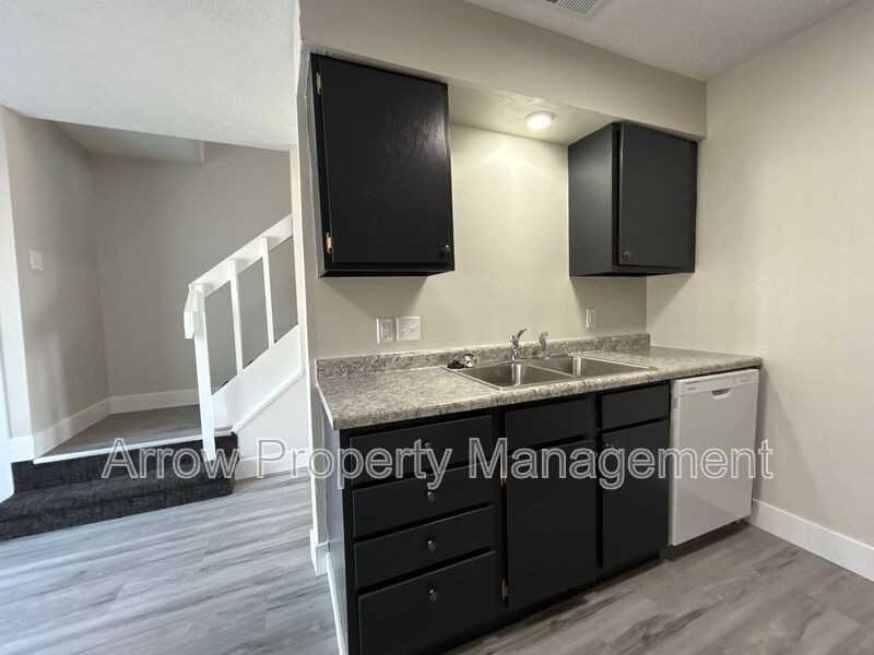 1320 S Jackson St - Photo 6 of 14