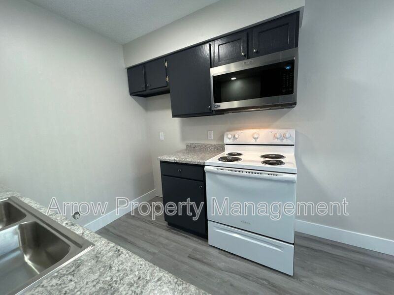 1320 S Jackson St - Photo 7 of 14