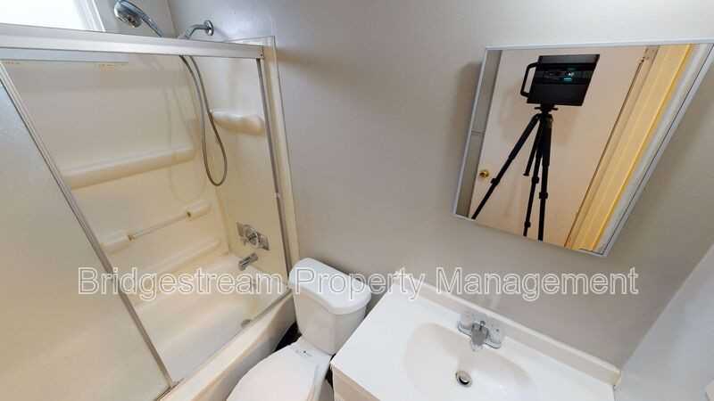 619 Gainsborough Rd #4 - Photo 6 of 9