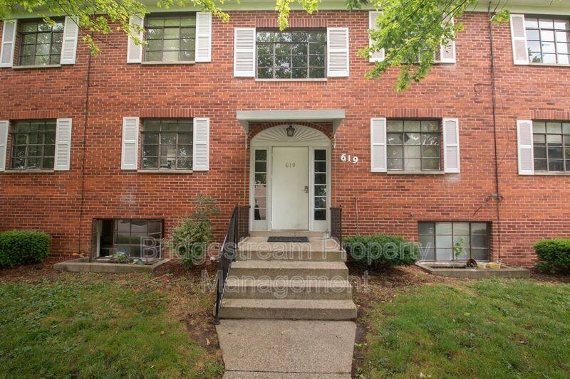 619 Gainsborough Rd #4 - Photo 7 of 9