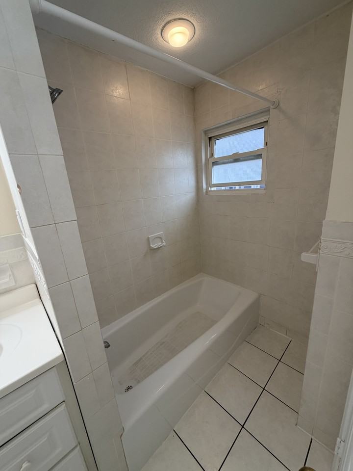 543 Broadway #1R - Photo 3 of 16