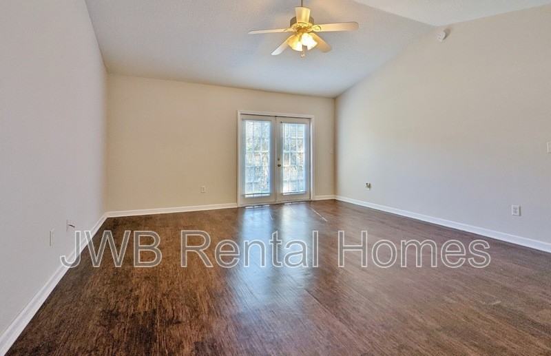 1674 Rowe Ave - Photo 5 of 11