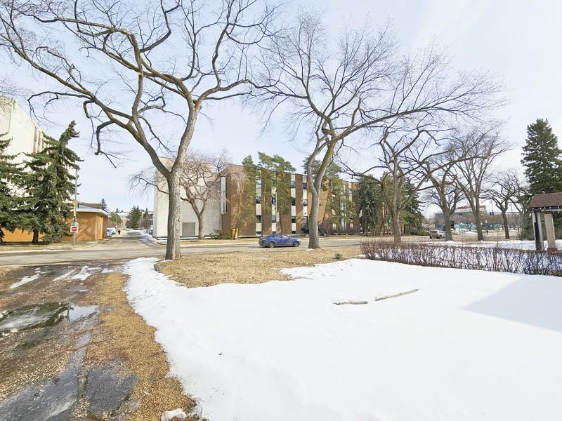 8928 116 St Nw - Photo 2 of 22