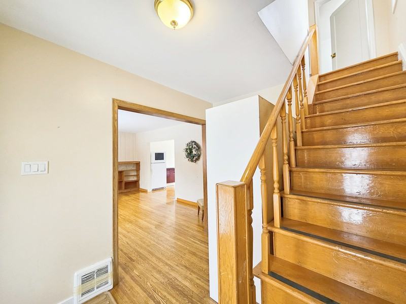 8928 116 St Nw - Photo 5 of 22