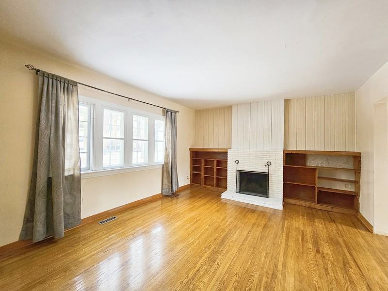 8928 116 St Nw - Photo 6 of 22