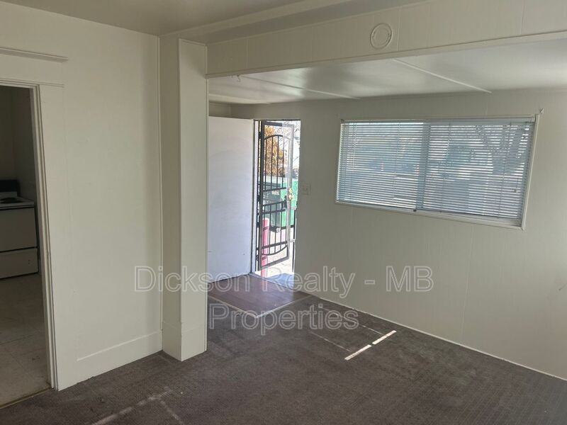 54 1/2 S Wells Ave - Photo 3 of 11