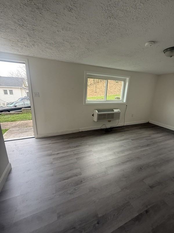 1300 Windsor Ave - Photo 3 of 10