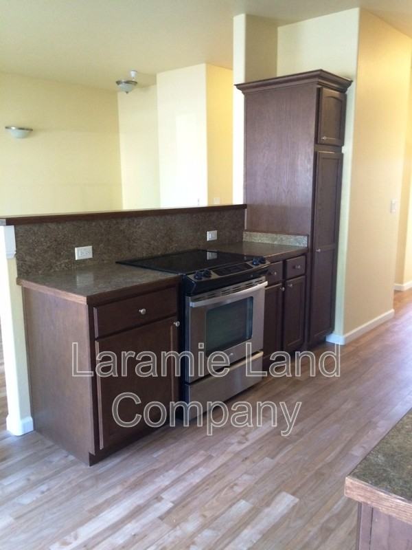 1157 N 17th St - Photo 4 of 8