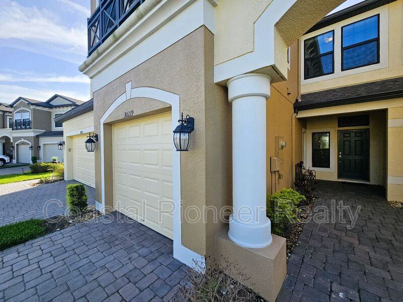 30219 Southwell Ln - Photo 3 of 48