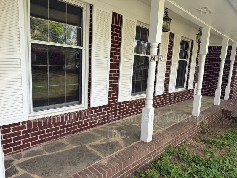 200 Indian Creek Dr - Photo 2 of 34