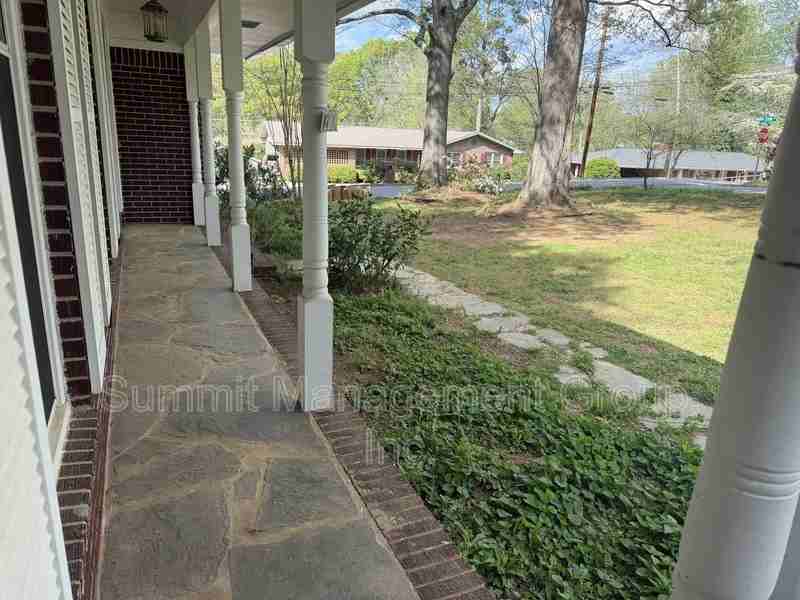 200 Indian Creek Dr - Photo 3 of 34