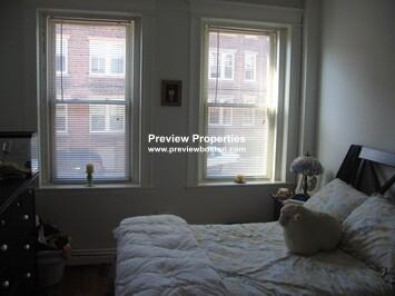 Commonwealth Ave #4P - Photo 2 of 5
