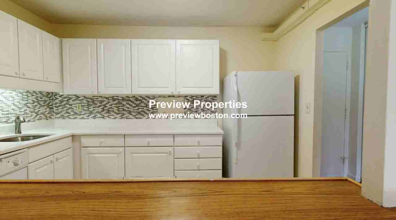 Monmouth St #618P - Photo 2 of 9