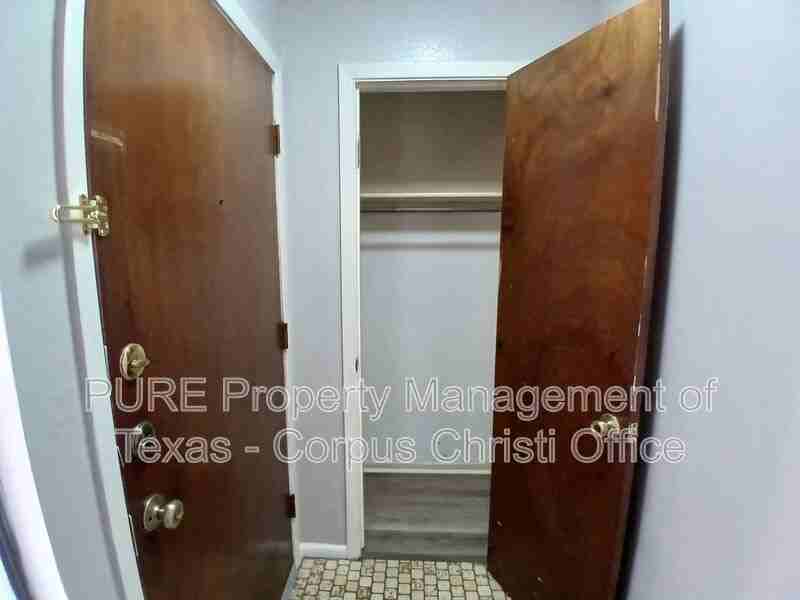 5001 Middlecoff Rd #1A - Photo 4 of 42