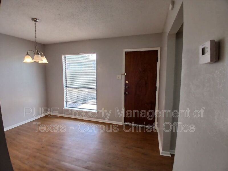 5001 Middlecoff Rd #1A - Photo 3 of 32