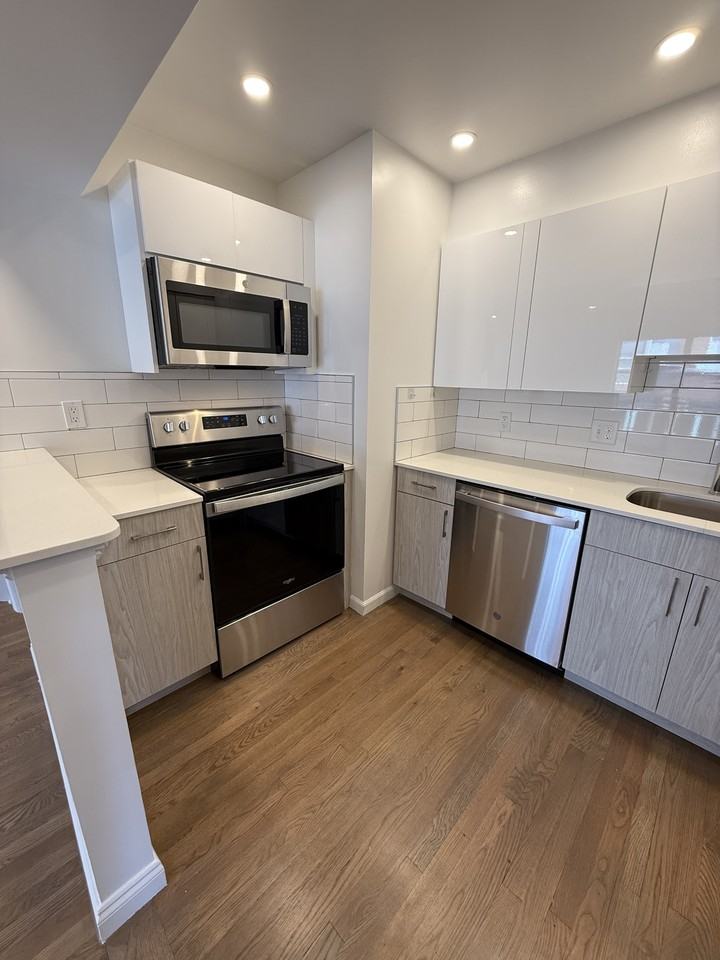 320 Hammond Pond Pkwy #504D - Photo 2 of 14