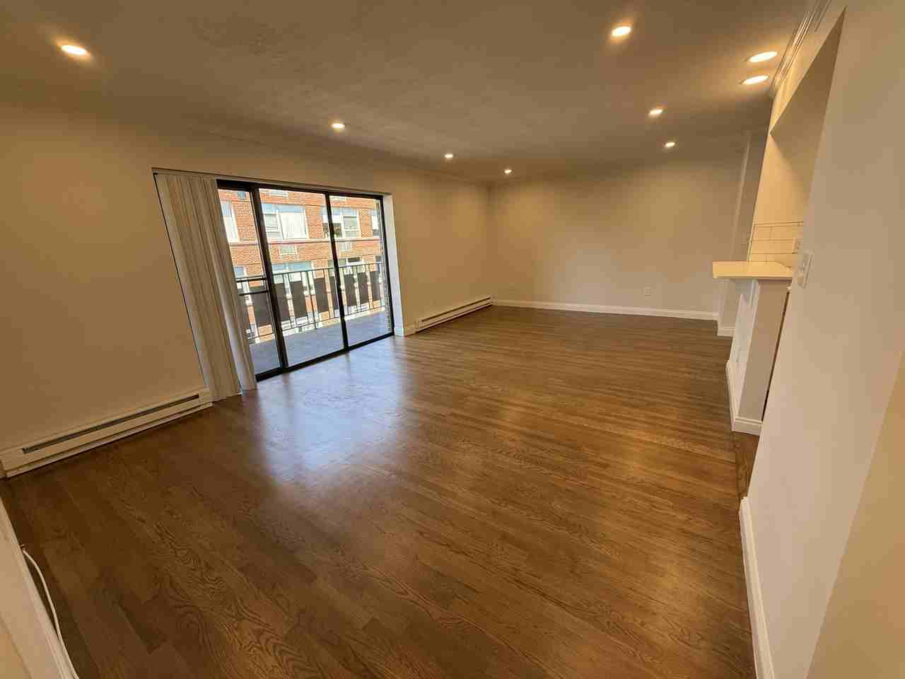 320 Hammond Pond Pkwy #504D - Photo 5 of 14