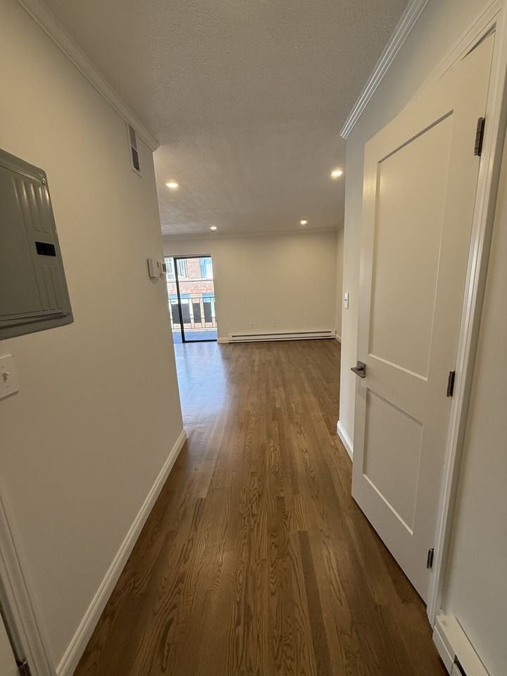 320 Hammond Pond Pkwy #504D - Photo 6 of 14