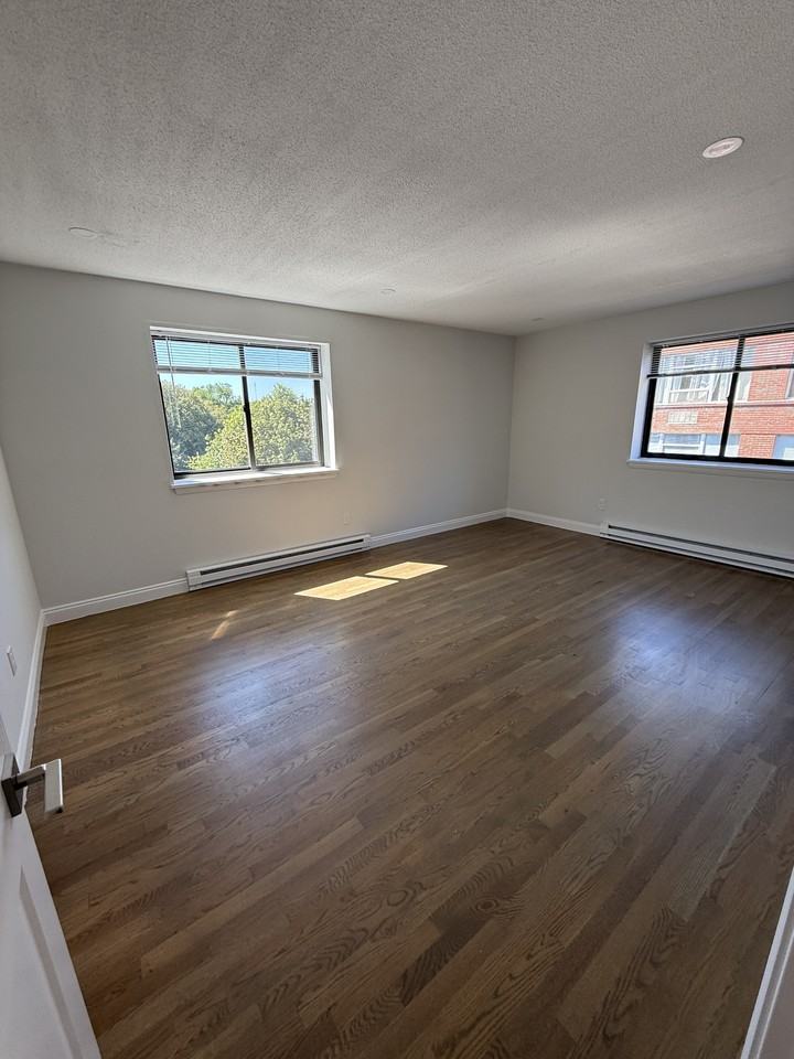 320 Hammond Pond Pkwy #504D - Photo 7 of 14